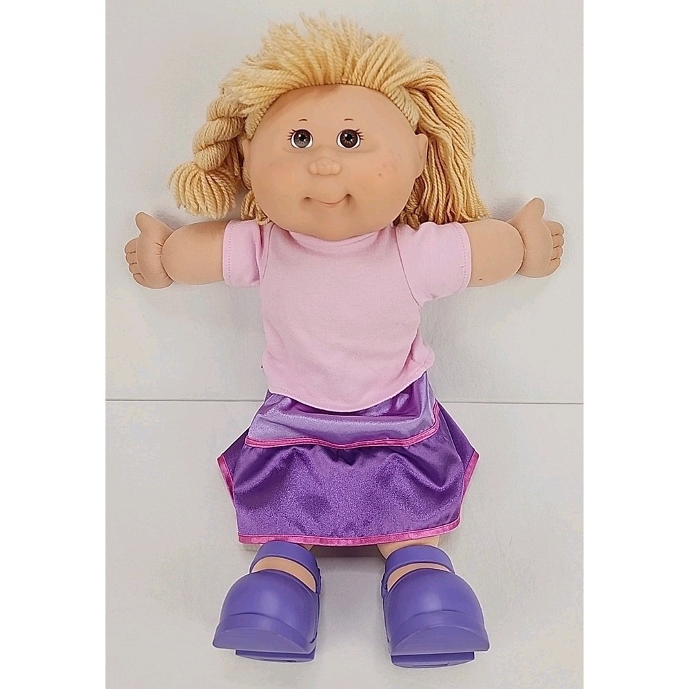 2004 Play Along Cabbage Patch Kids‎ Girl Doll Blond Hair Brown Eyes 1 Dimple
